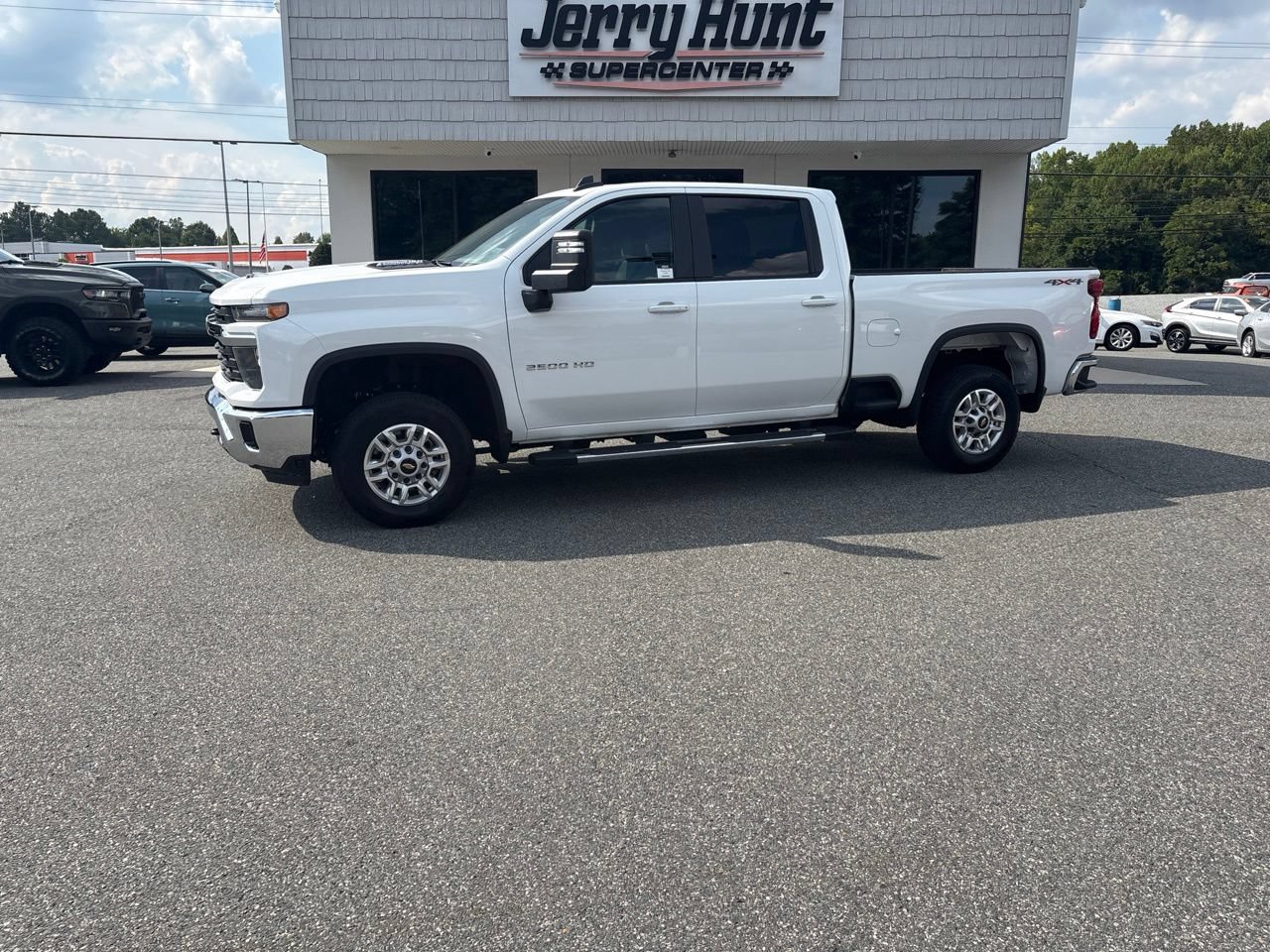 Used 2025 Chevrolet Silverado 2500 LT w/ Convenience Package AWD/4WD image 1