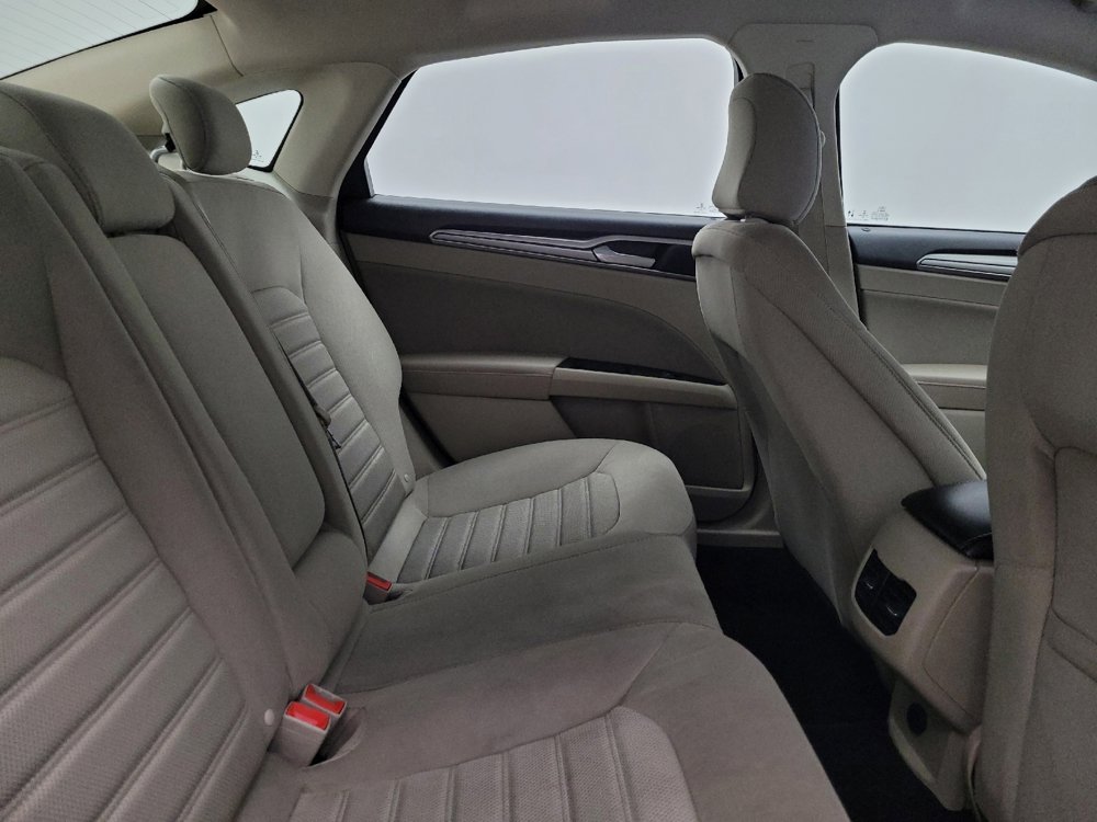 Used 2020 Ford Fusion SE image 19