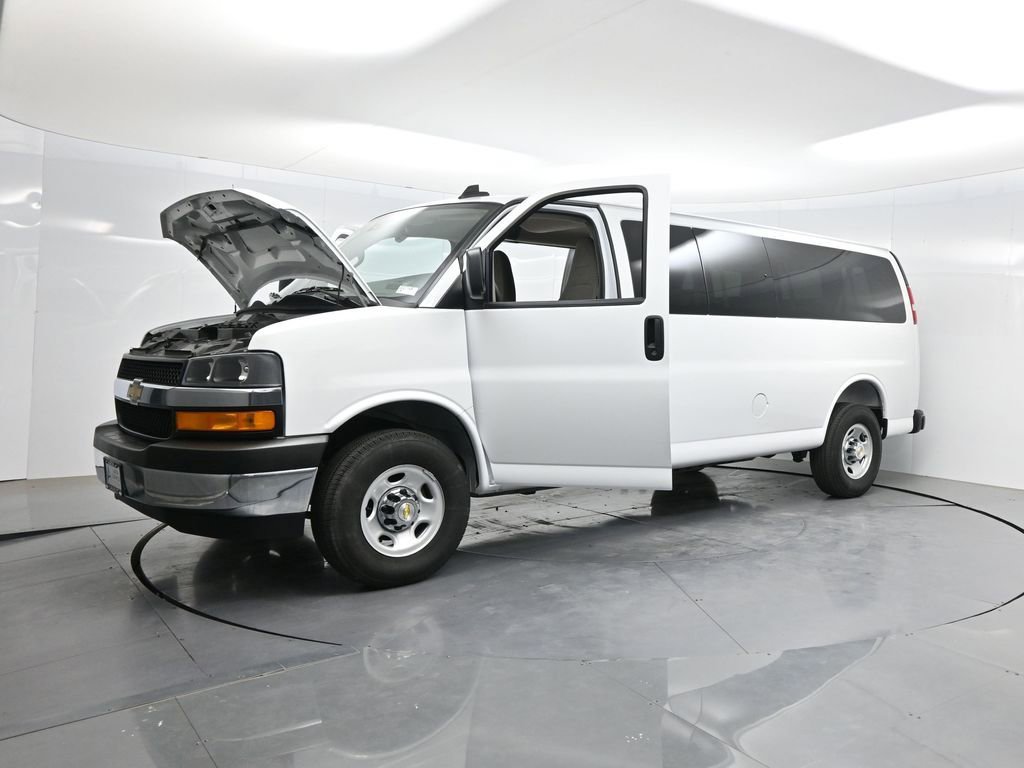 Used 2025 Chevrolet Express 3500 LT w/ LT Preferred Equipment Group RWD image 32