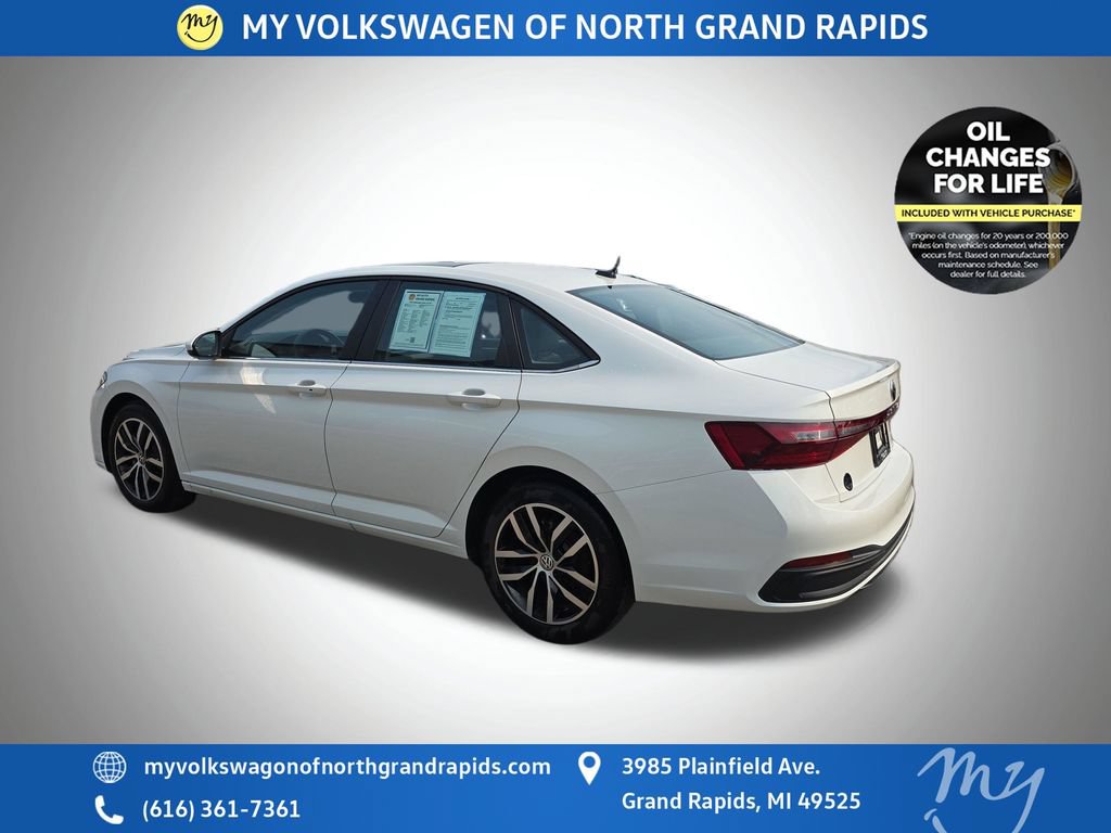 Used 2025 Volkswagen Jetta SE w/ Sunroof Package FWD image 6