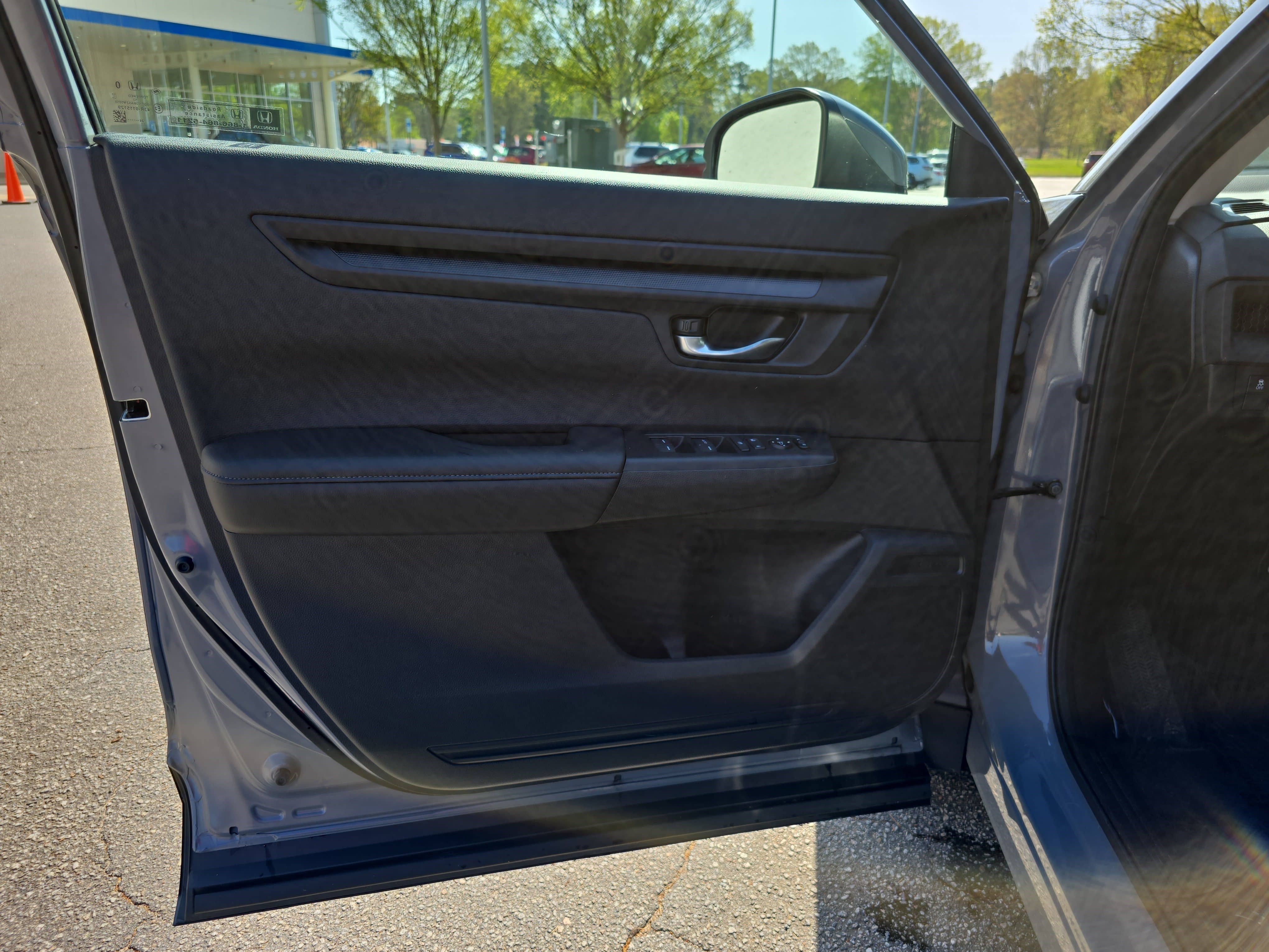 Used 2025 Honda CR-V LX image 27