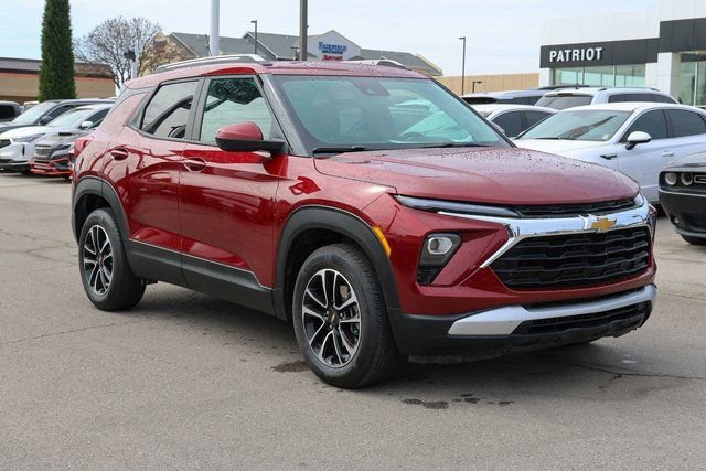 Used 2025 Chevrolet TrailBlazer LT image 1