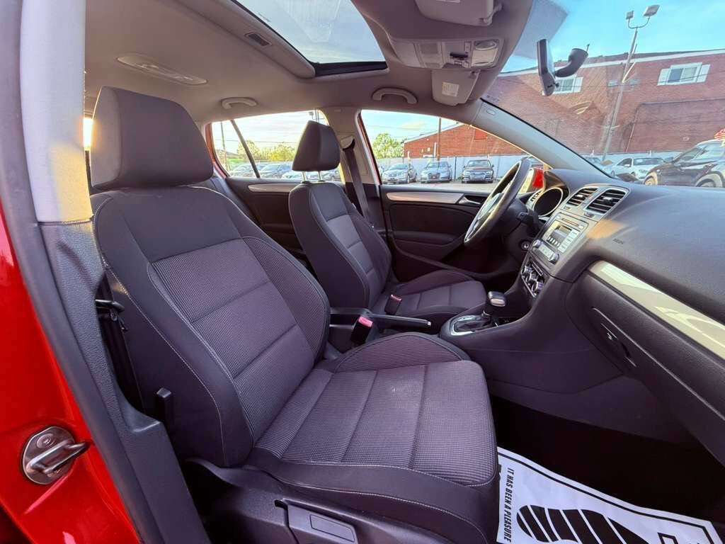 Used 2010 Volkswagen Golf 4-Door image 14