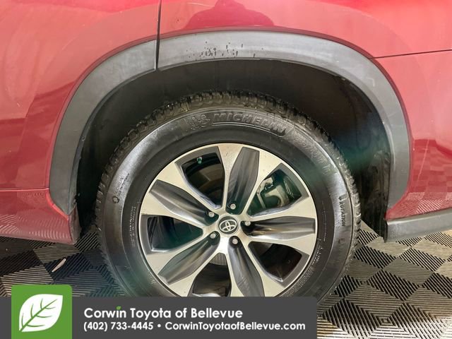 Used 2020 Toyota Highlander XLE image 25