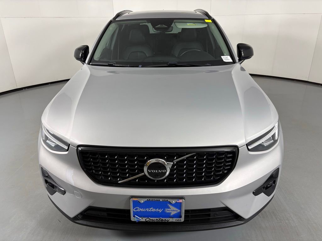 Used 2023 Volvo XC40 B5 Plus w/ Driver Assist Package image 3