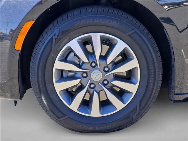Used 2020 Chrysler Pacifica Limited w/ Advanced Safetytec Group FWD image 9