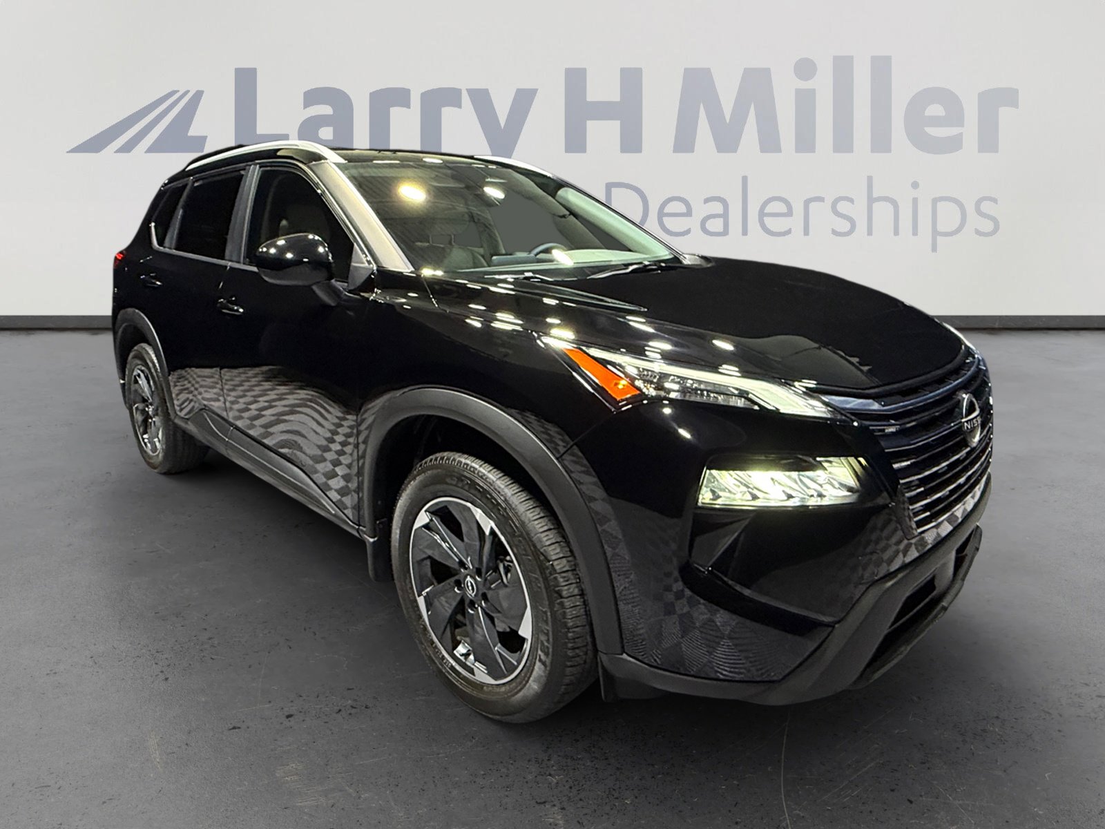 Used 2025 Nissan Rogue SV w/ SV Premium Package image 7