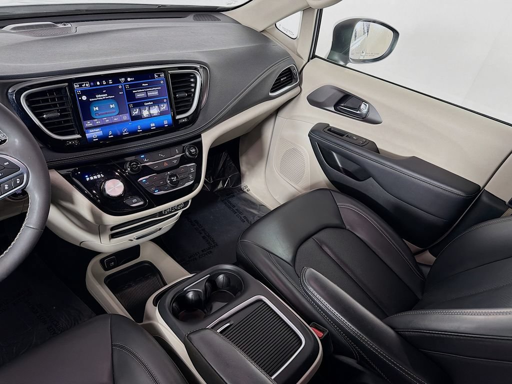 Used 2023 Chrysler Pacifica Touring-L FWD image 22