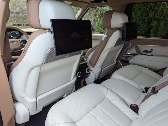 Certified 2025 Land Rover Range Rover SV AWD/4WD image 13