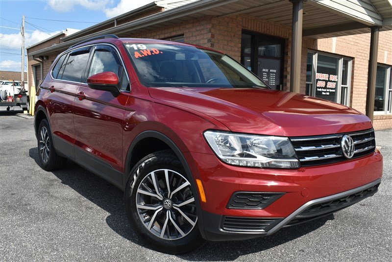 Used 2019 Volkswagen Tiguan SE w/ Panoramic Sunroof Package