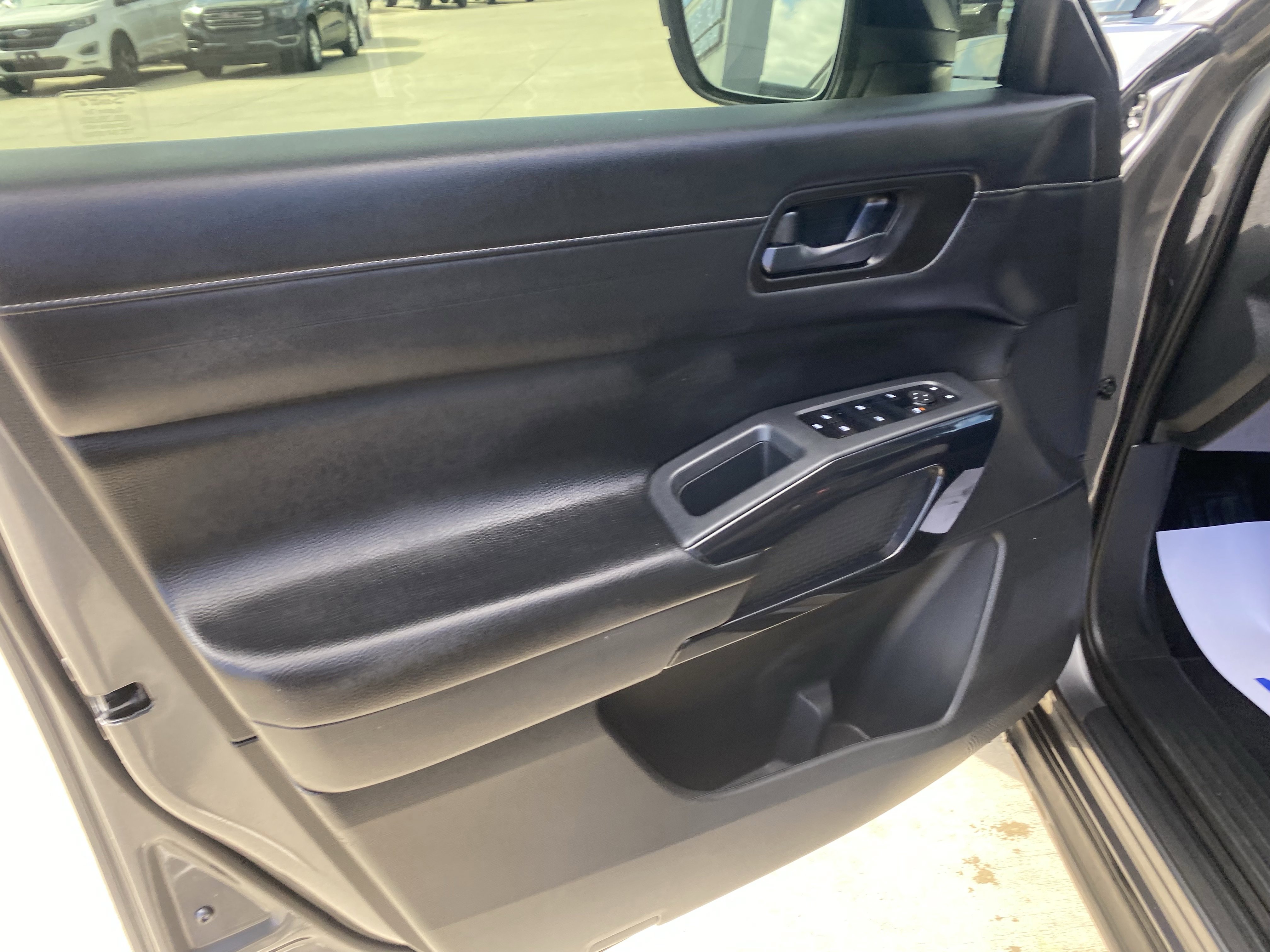 Used 2024 Nissan Pathfinder S image 16