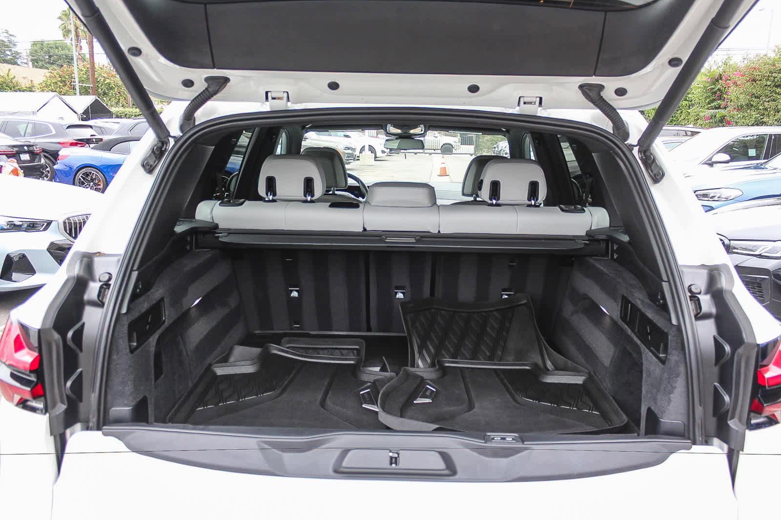 Used 2024 BMW X5 xDrive50e w/ Climate Comfort Package AWD/4WD image 26