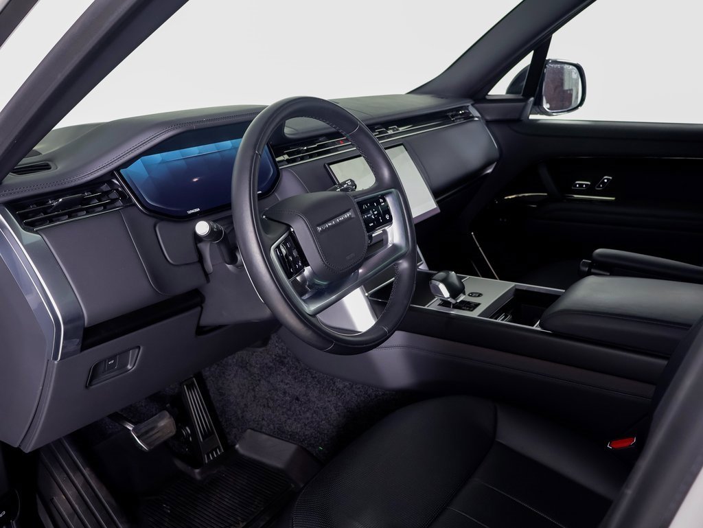 Used 2024 Land Rover Range Rover SV image 4