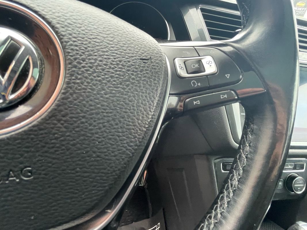 Used 2018 Volkswagen Tiguan SEL image 15