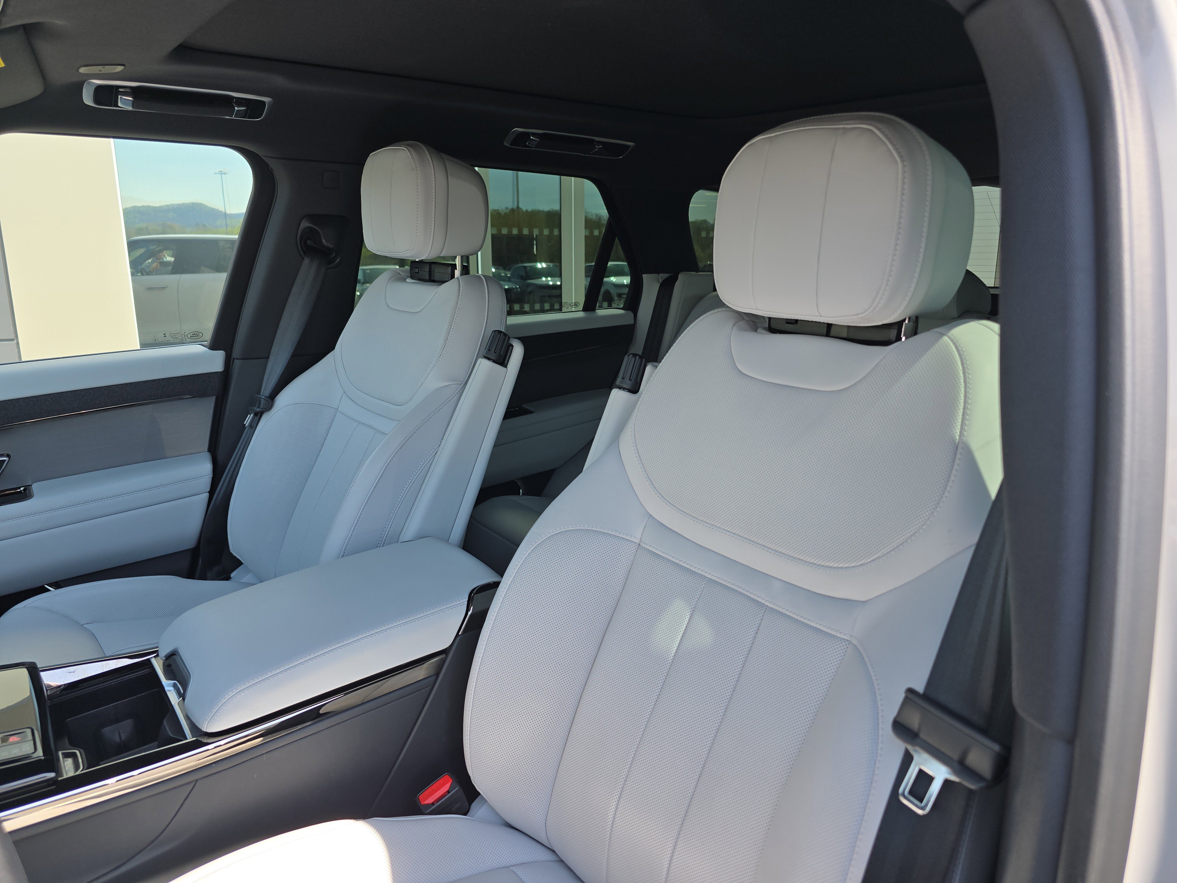 Used 2025 Land Rover Range Rover Sport SE AWD/4WD image 21