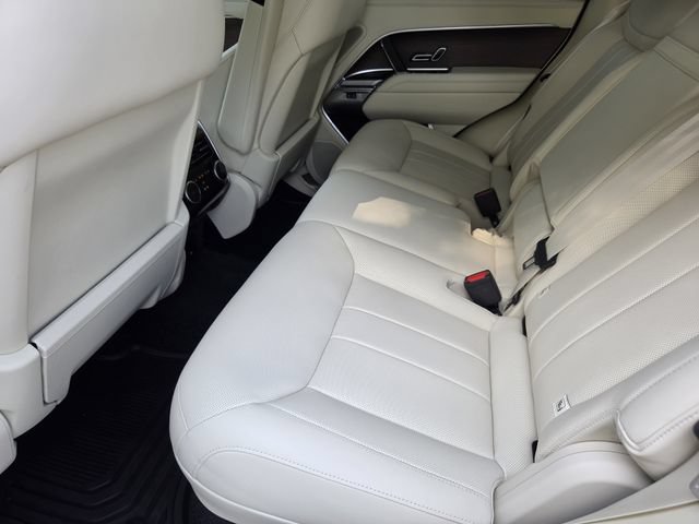 Used 2025 Land Rover Range Rover SE AWD/4WD image 24