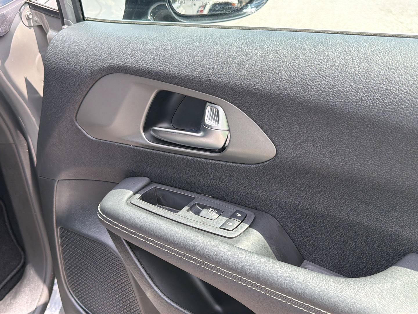 Certified 2025 Chrysler Pacifica Select FWD image 7