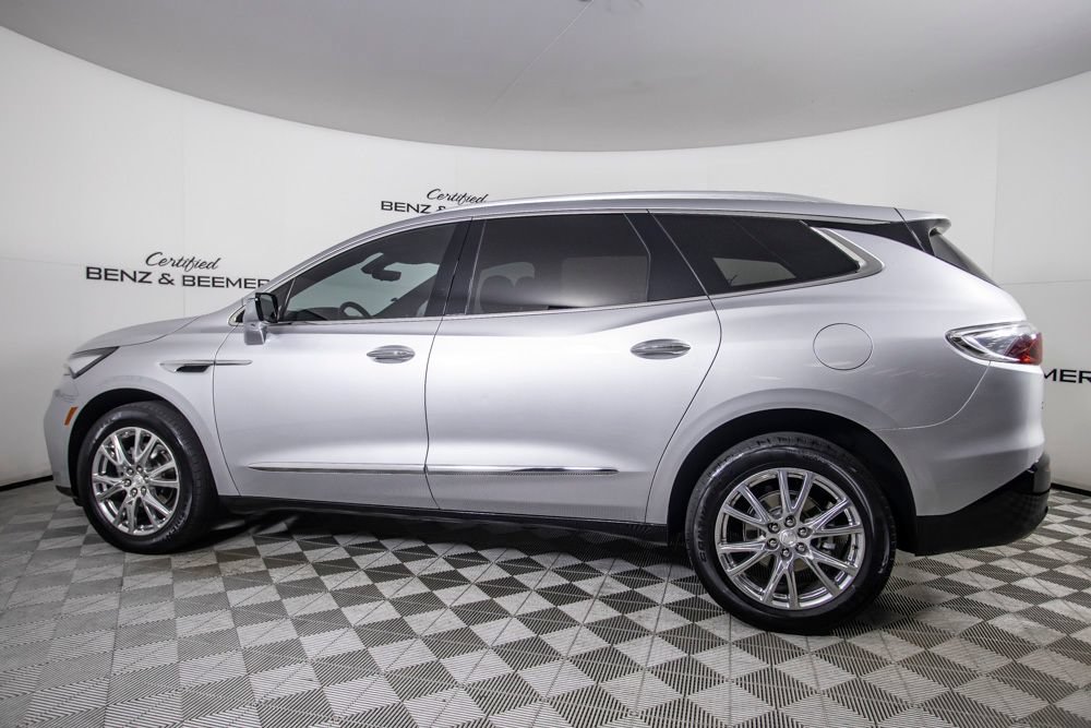 Used 2022 Buick Enclave Premium w/ Surround and Sites Package AWD/4WD image 10