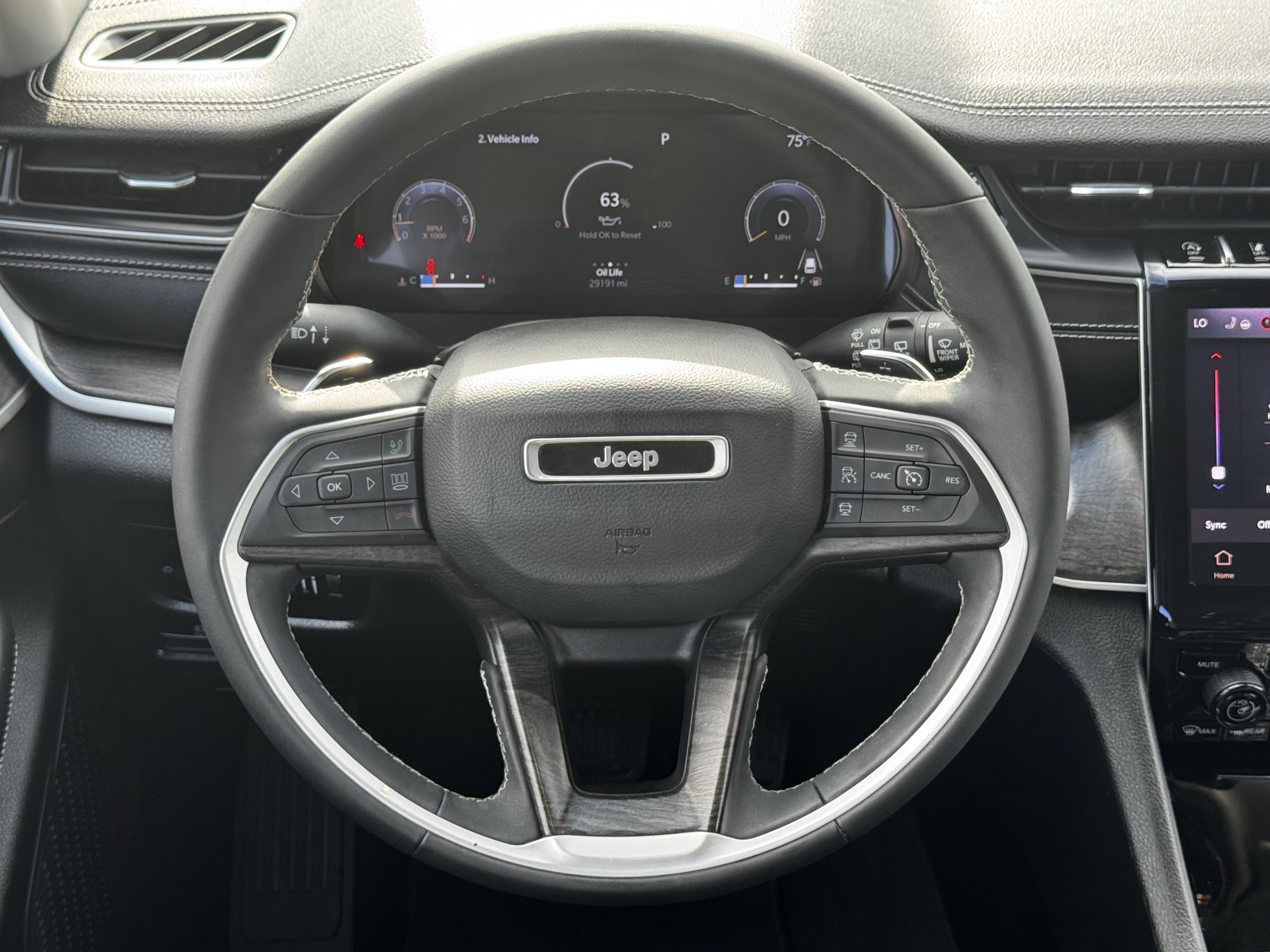 Used 2023 Jeep Grand Cherokee Limited w/ Black Appearance Package image 16