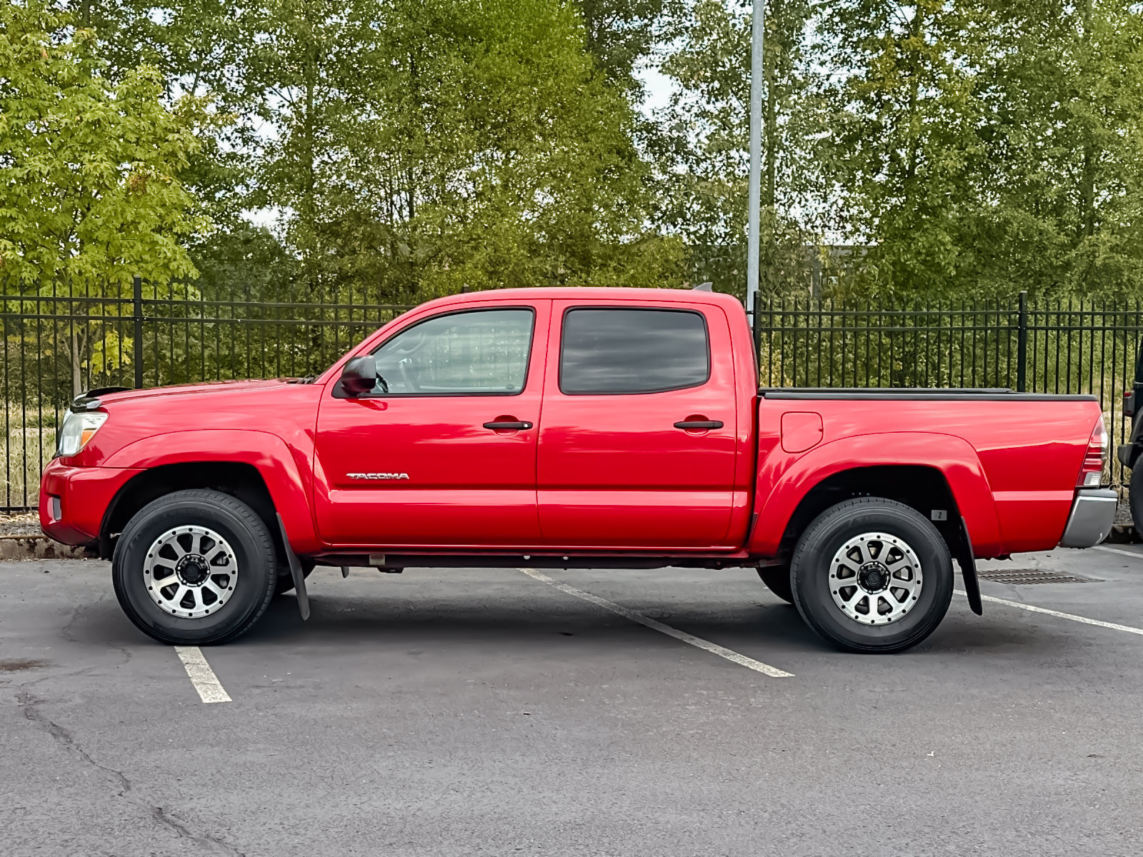Used 2014 Toyota Tacoma PreRunner w/ SR5 Package RWD image 7