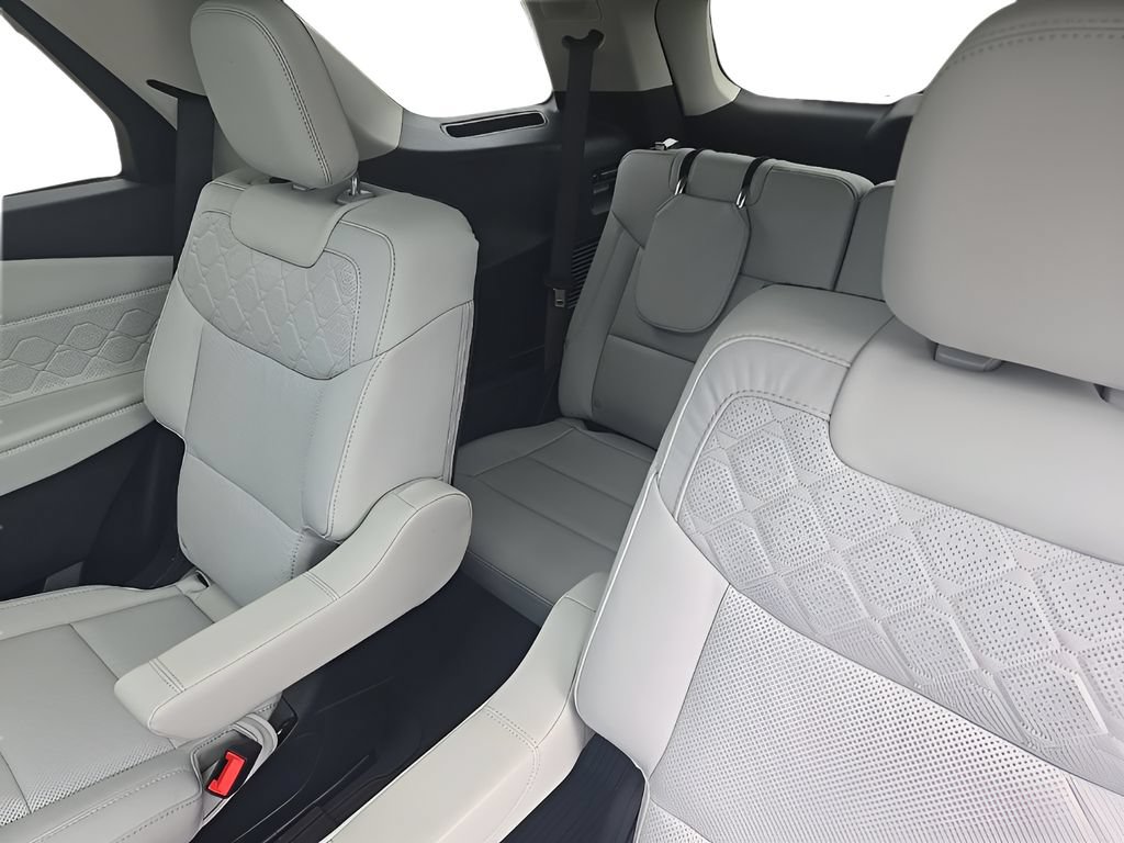 Used 2026 Ford Explorer Platinum w/ LUX Leather Package AWD/4WD image 16