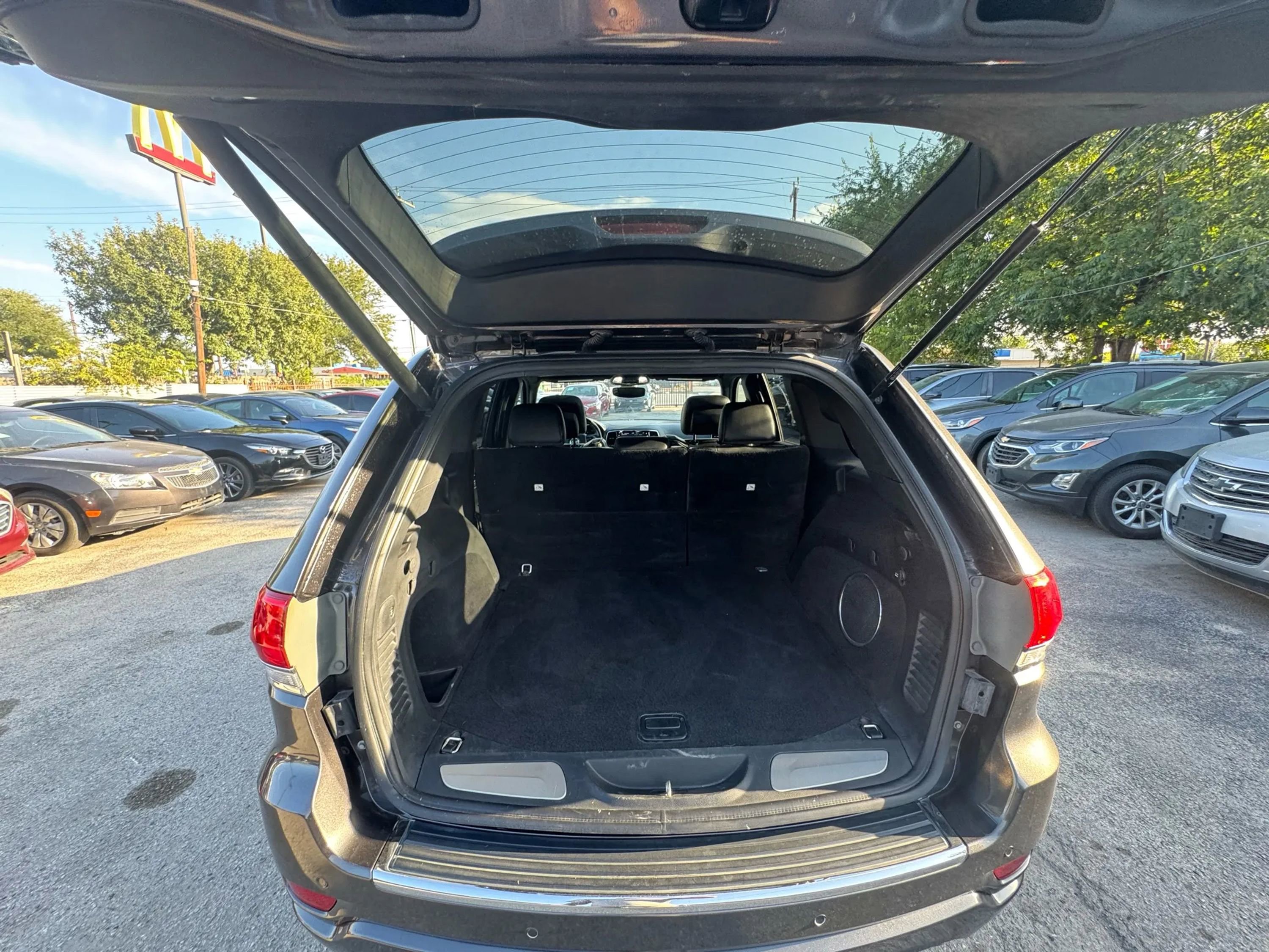 Used 2019 Jeep Grand Cherokee Overland image 10