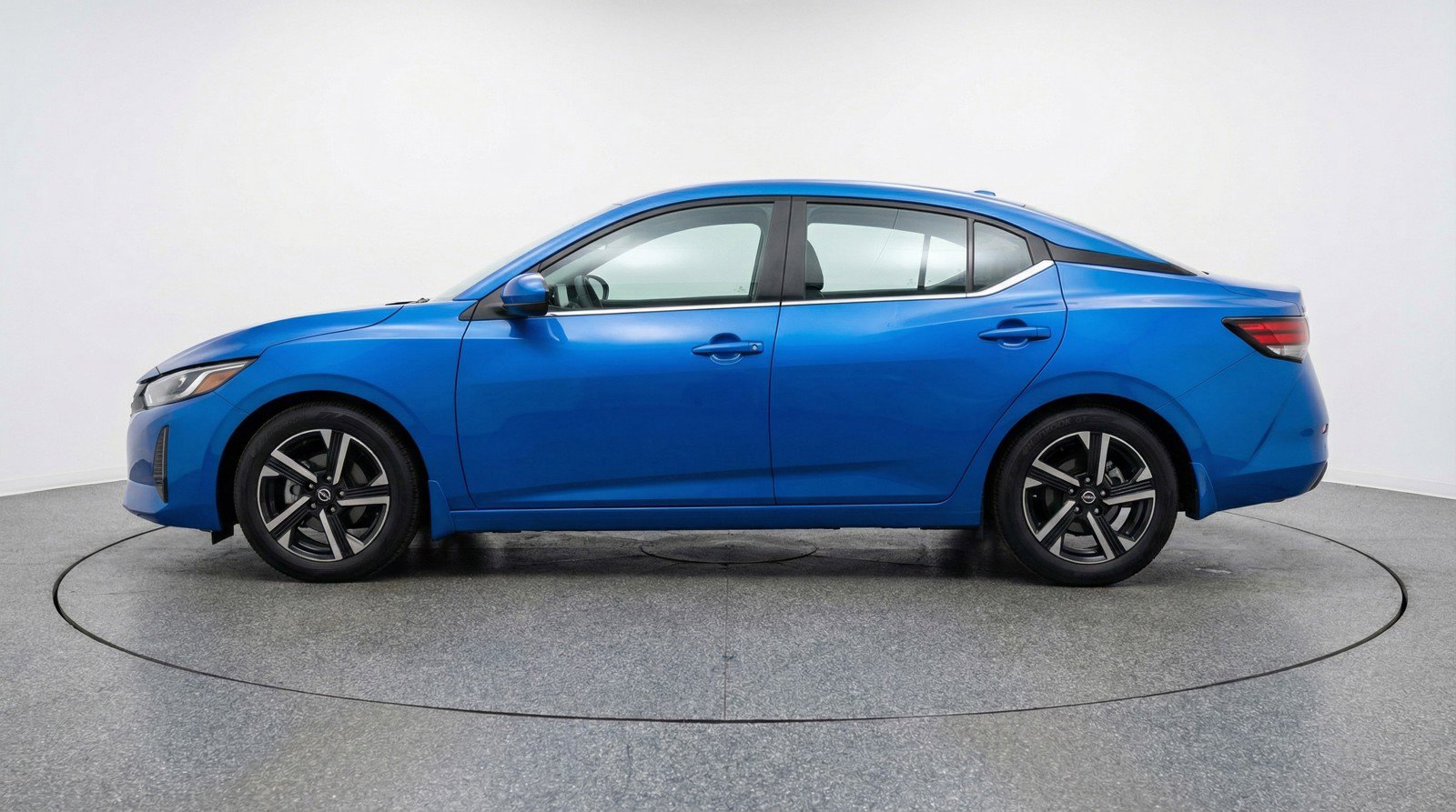 Used 2025 Nissan Sentra SV image 5