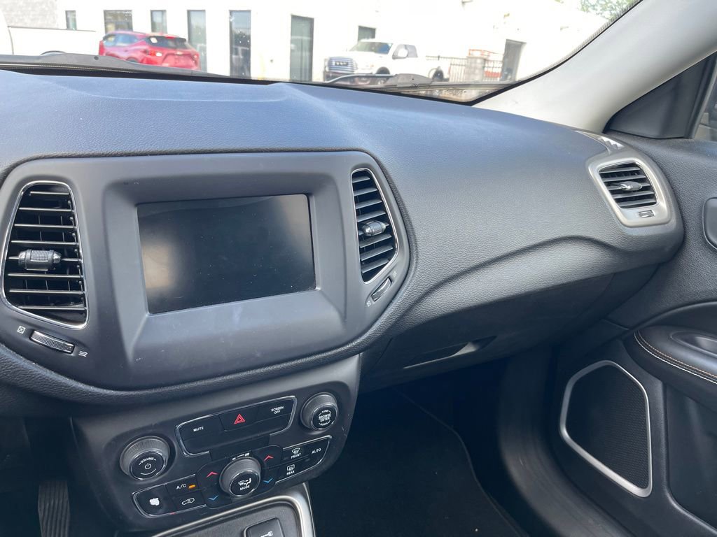 Used 2019 Jeep Compass Latitude FWD image 16