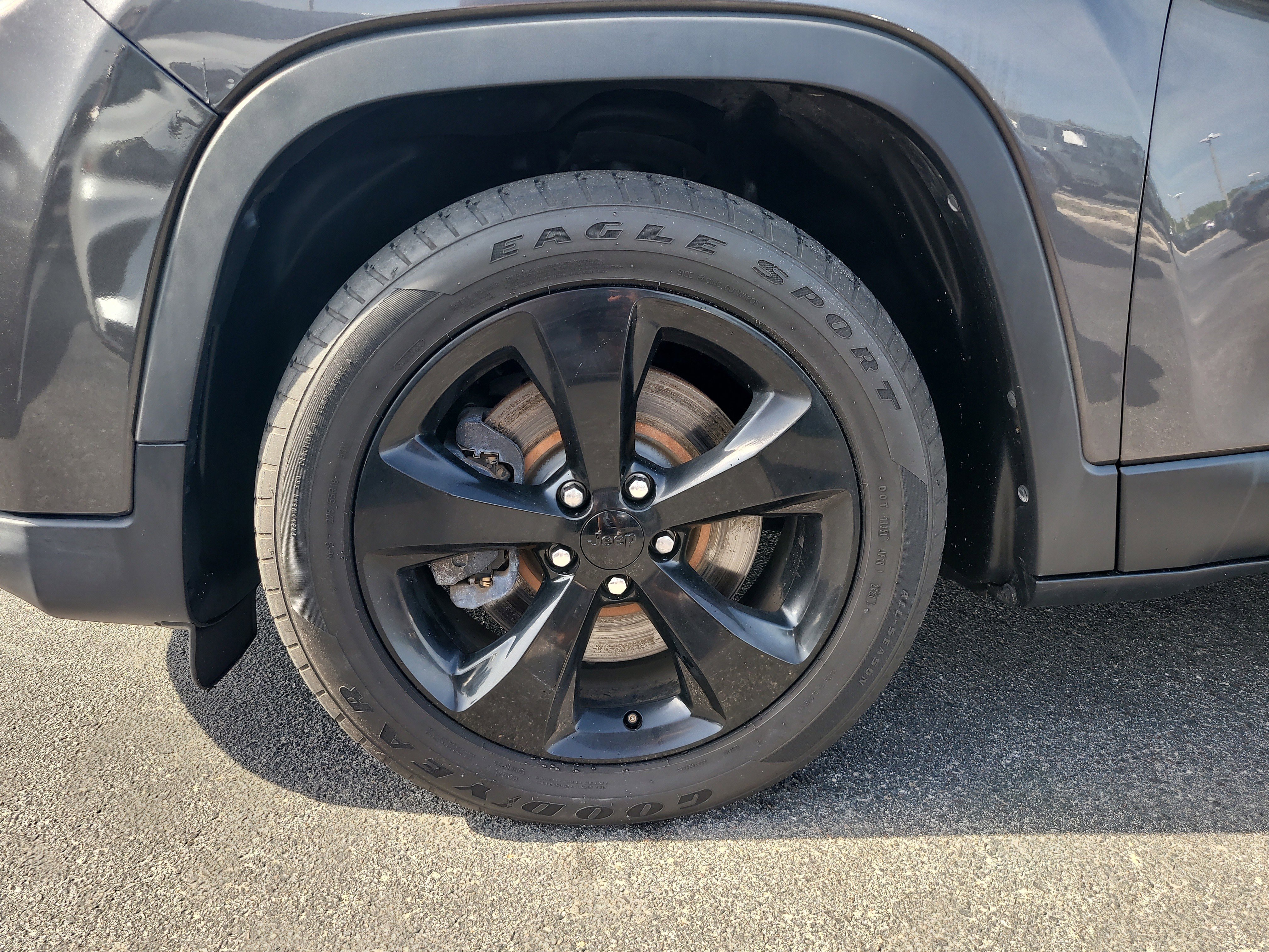 Used 2020 Jeep Cherokee Latitude Plus image 9