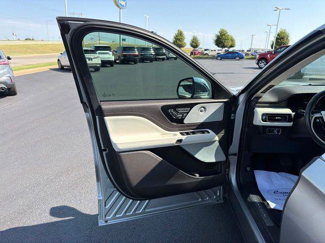 Used 2021 Lincoln Aviator Black Label w/ Class IV Trailer Tow Package AWD/4WD image 8