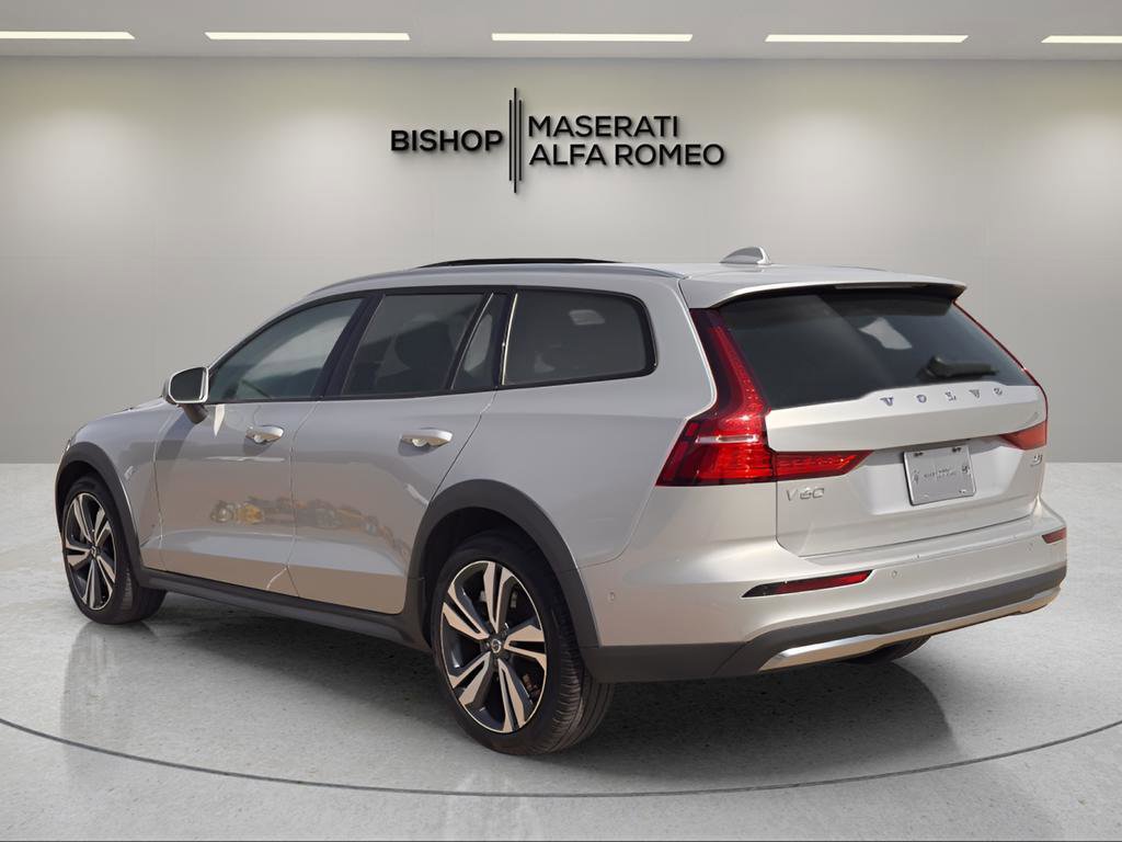 Used 2025 Volvo V60 B5 Cross Country Plus image 7
