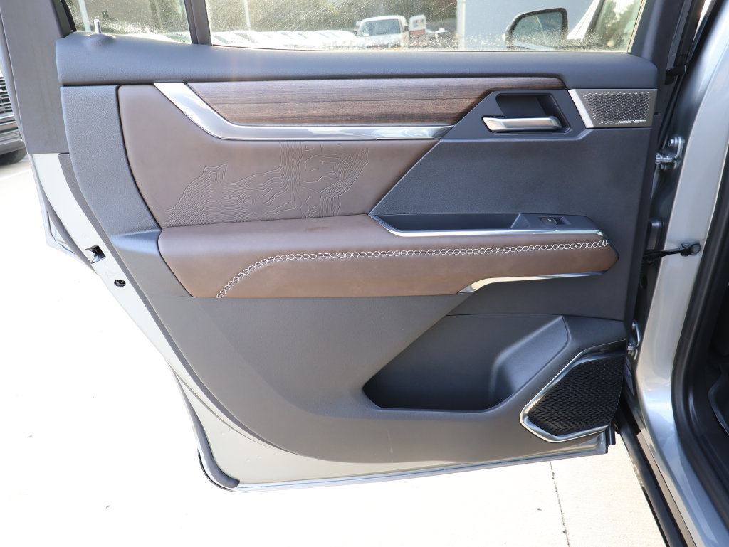 New 2027 GMC Acadia Denali Ultimate w/ LPO, Floor Liner Package AWD/4WD image 25