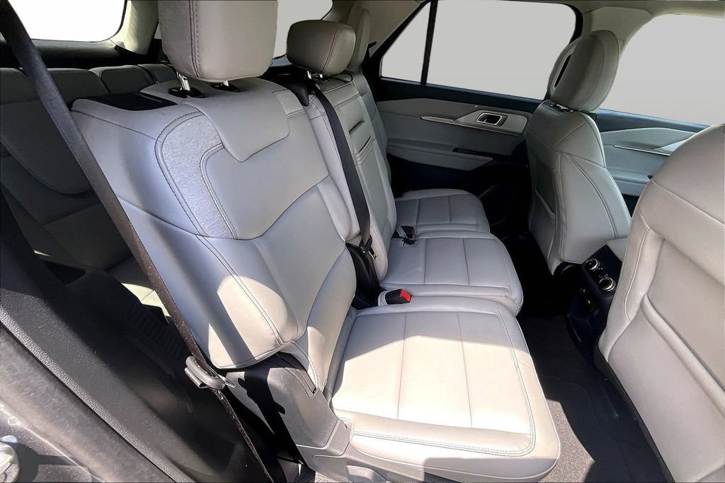 Used 2025 Ford Explorer Active w/ Active Comfort Package RWD image 26