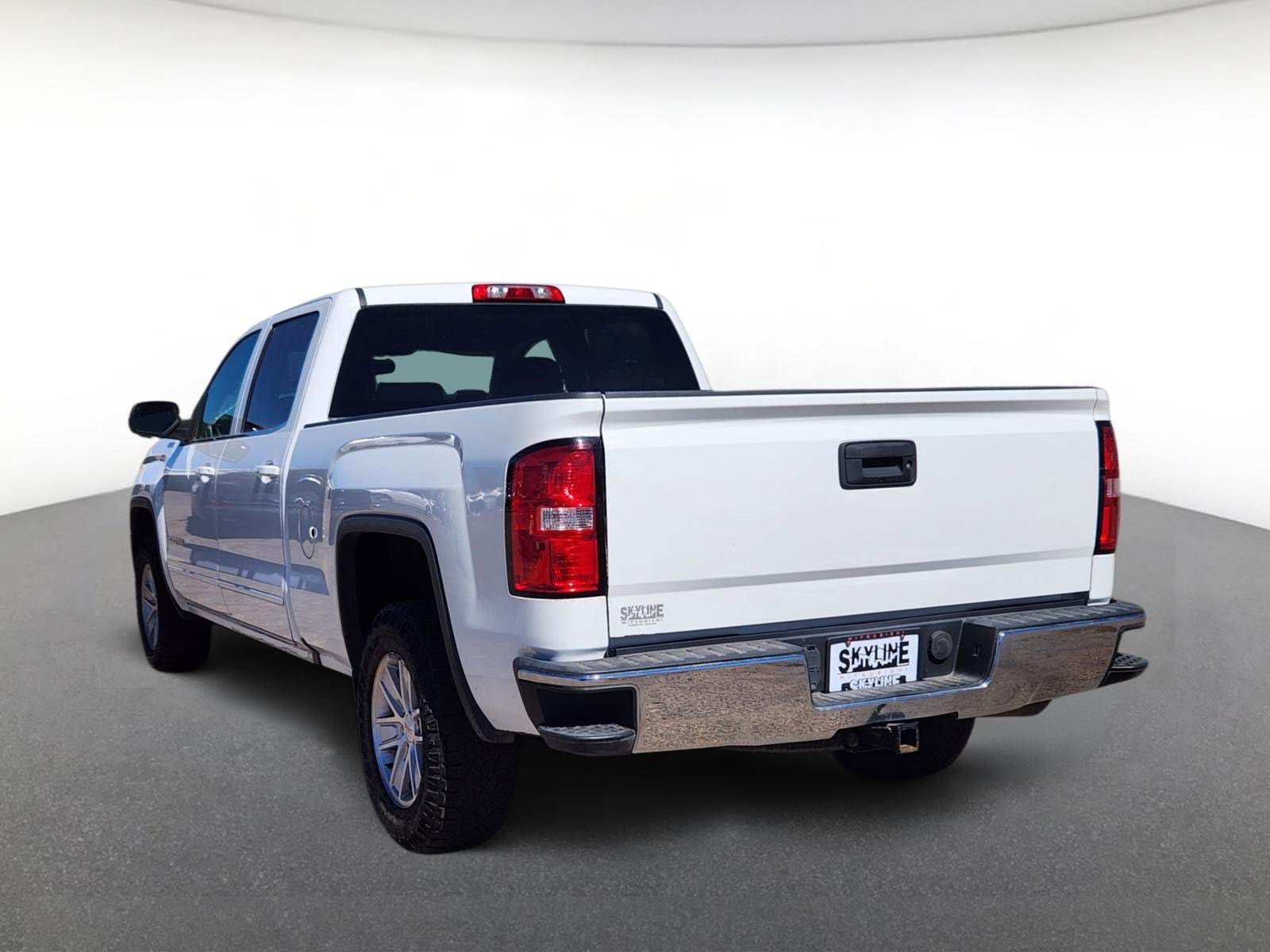 Used 2017 GMC Sierra 1500 SLE w/ SLE Value Package AWD/4WD image 4