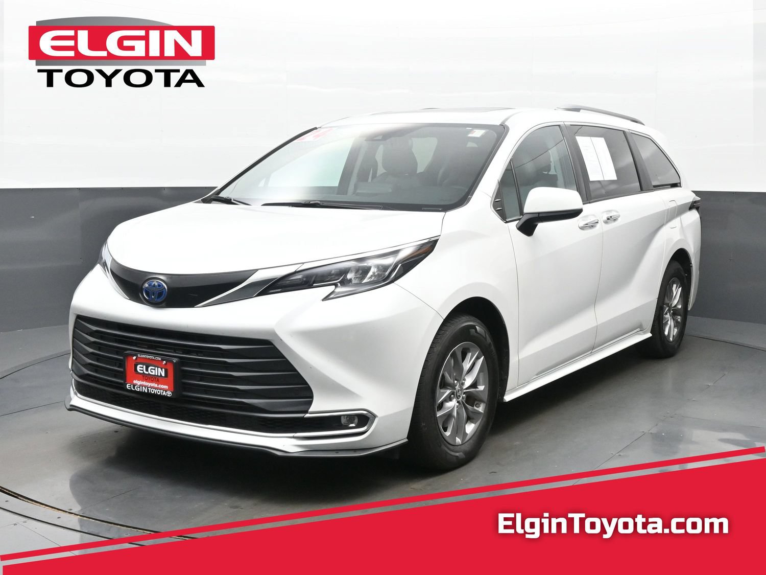 Used 2024 Toyota Sienna XLE AWD/4WD image 1