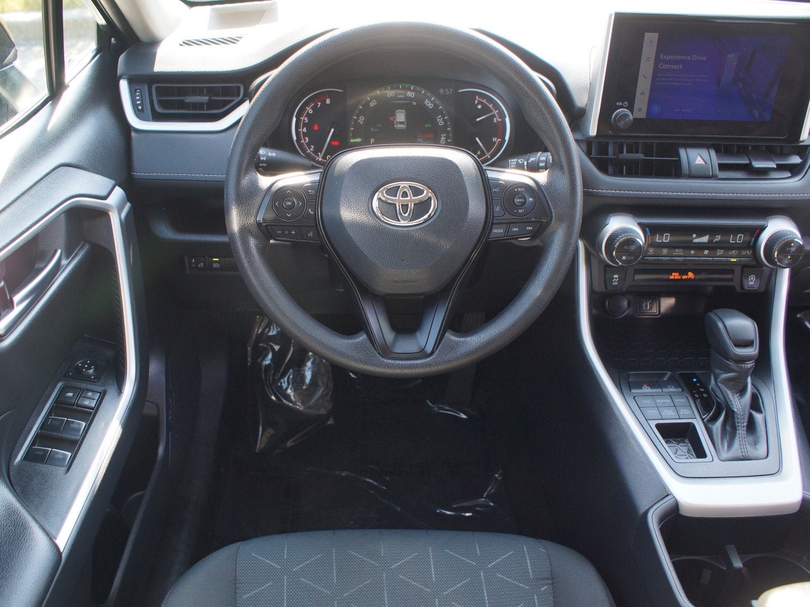 Used 2025 Toyota RAV4 XLE AWD/4WD image 5