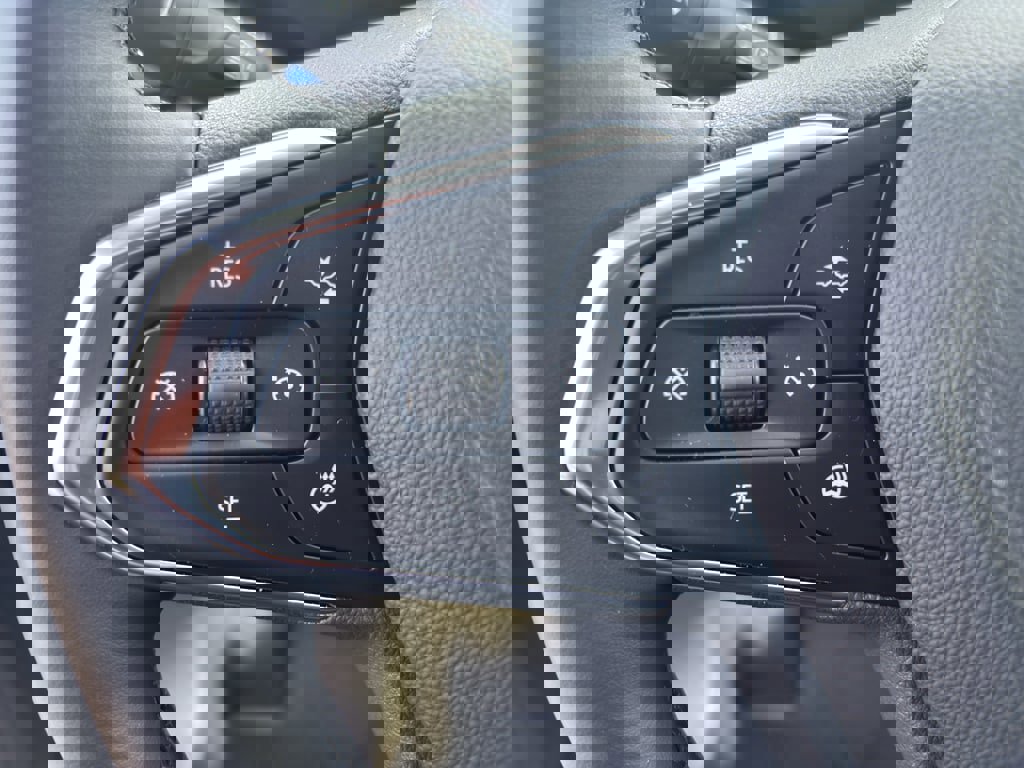 Used 2025 Chevrolet Trax LT w/ Driver Confidence Package image 20