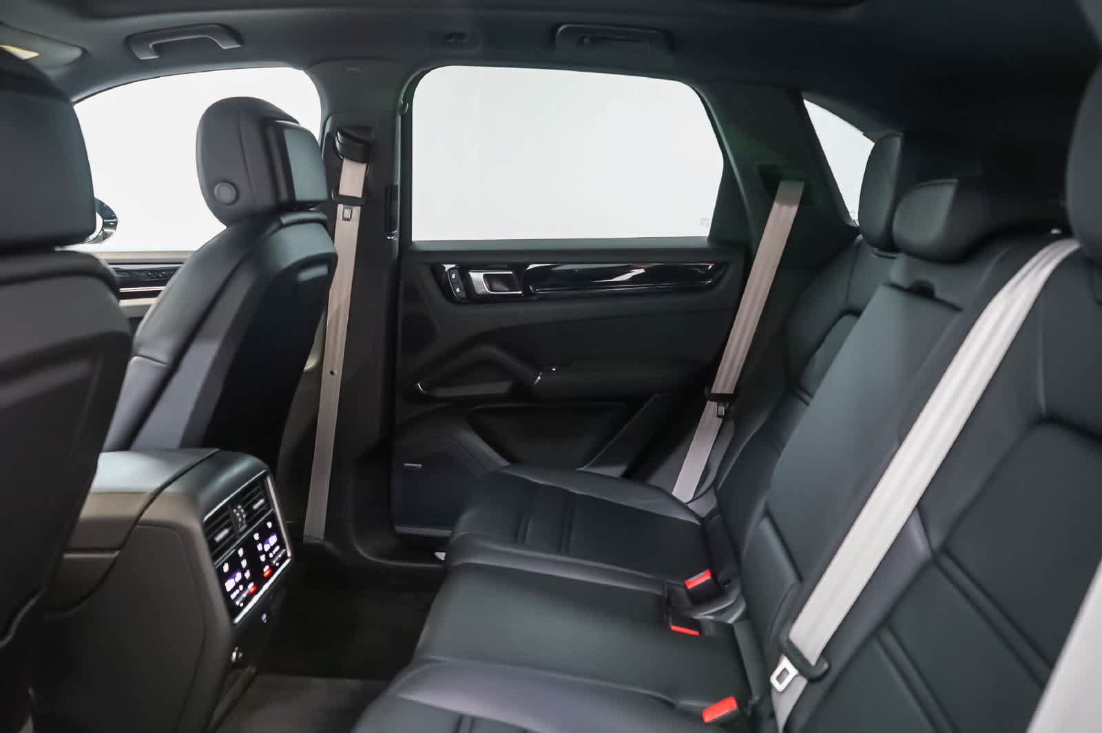 Certified 2023 Porsche Cayenne Platinum Edition AWD/4WD image 24