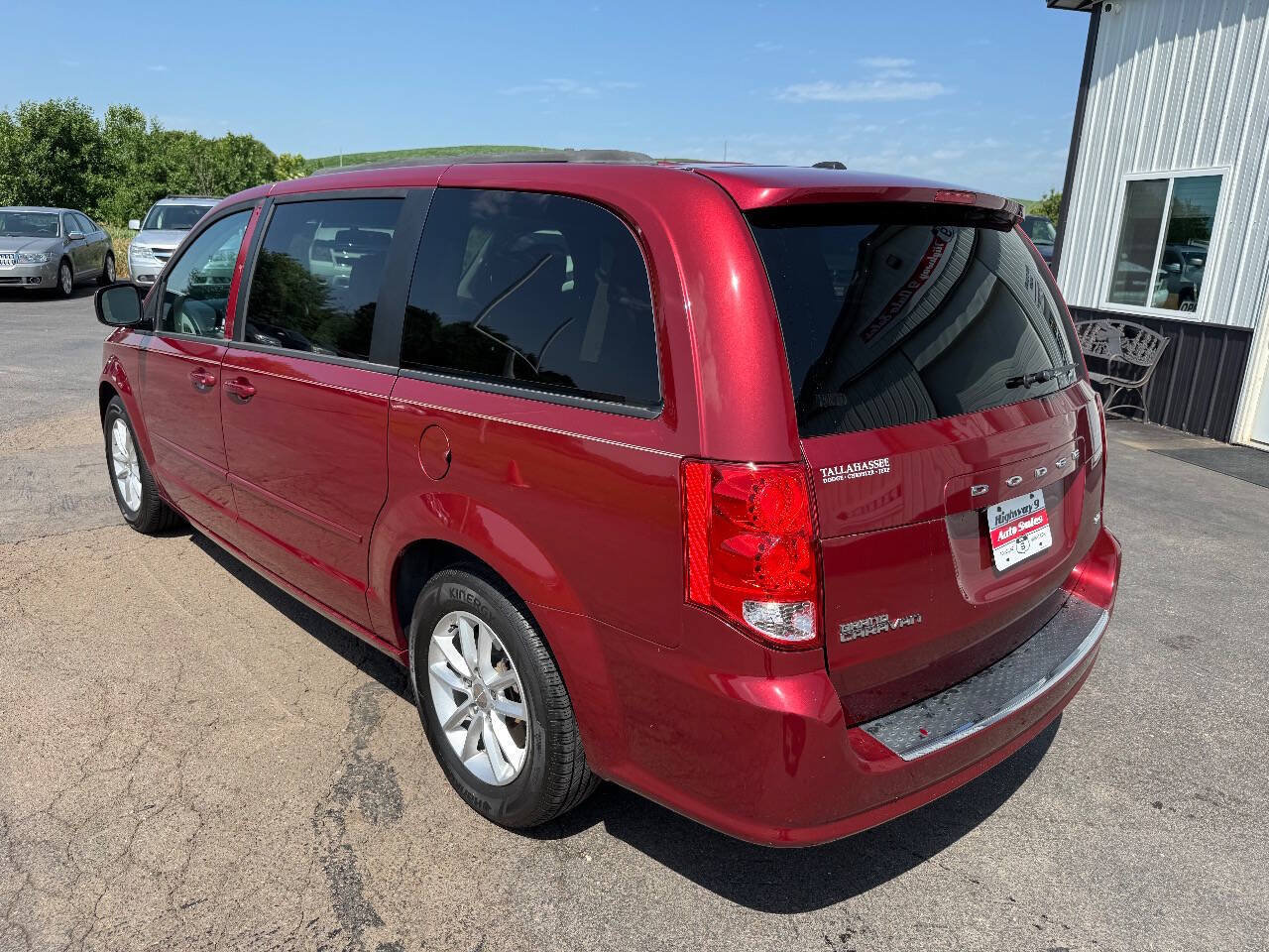 Used 2016 Dodge Grand Caravan SXT FWD image 3