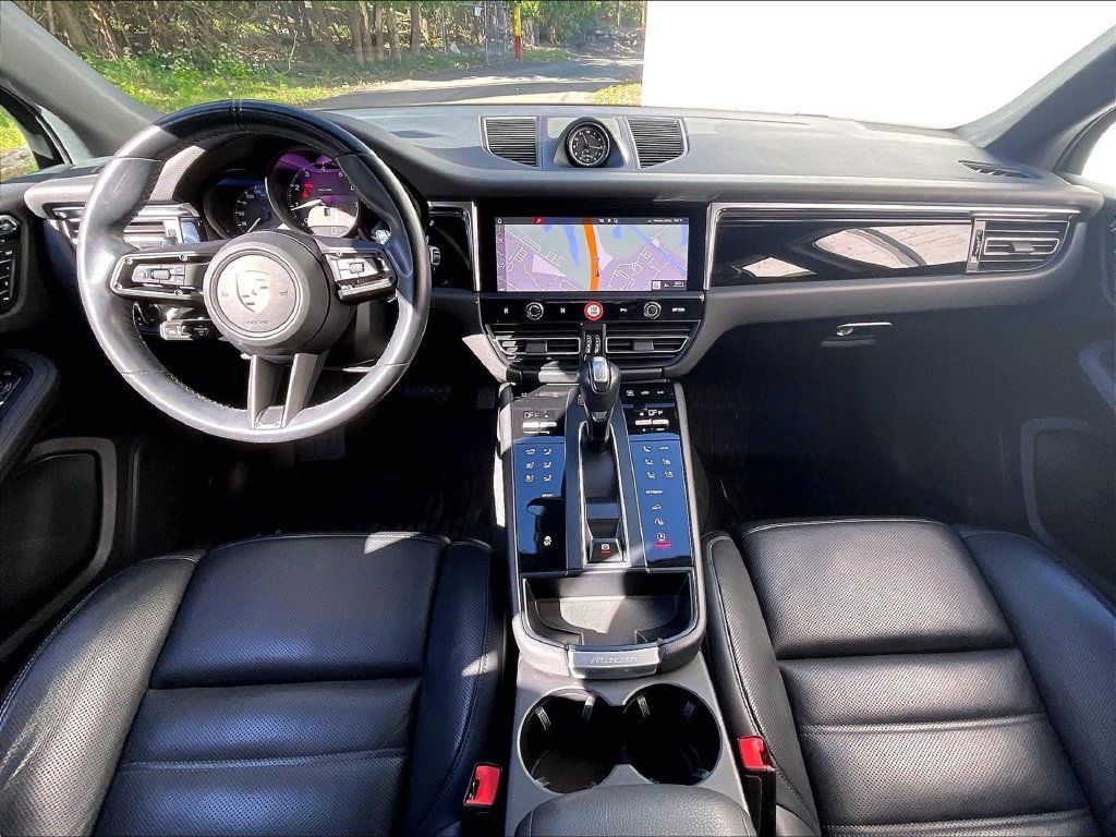 Certified 2023 Porsche Macan AWD/4WD image 18
