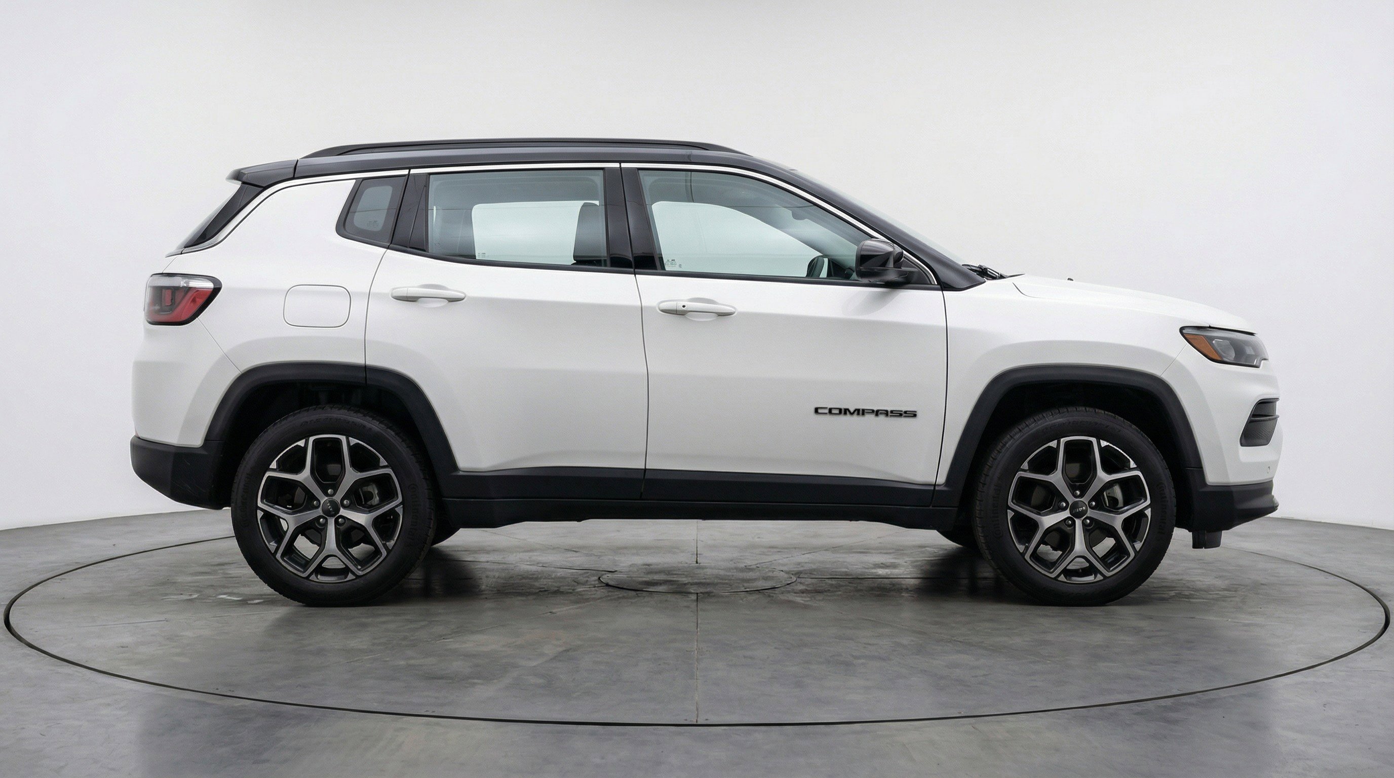 Used 2025 Jeep Compass Limited AWD/4WD image 11