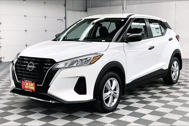 New 2025 Nissan Kicks Play S image 3