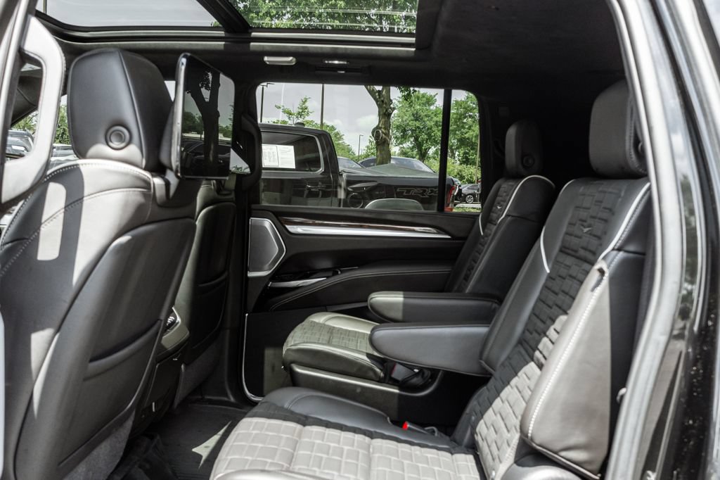 Used 2025 Cadillac Escalade ESV Sport Platinum AWD/4WD image 26