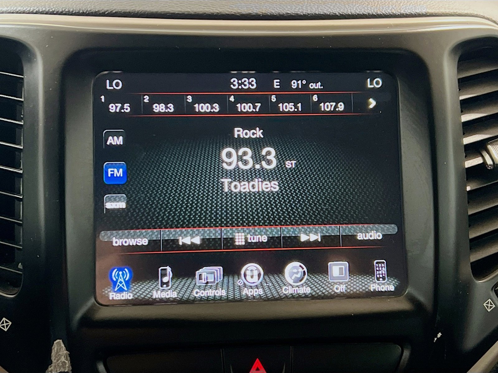 Used 2017 Jeep Cherokee Latitude w/ Comfort/Convenience Group AWD/4WD image 10