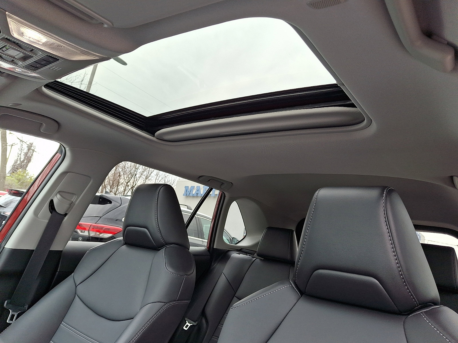 Used 2023 Toyota RAV4 XLE Premium image 13