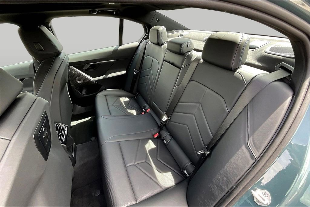 Used 2025 BMW 550e xDrive w/ Premium Package AWD/4WD image 22