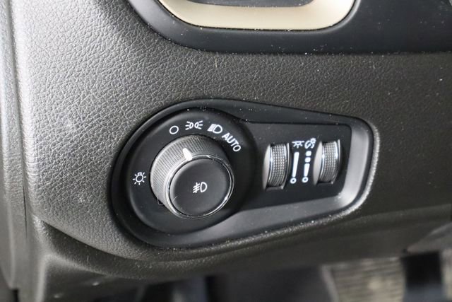 Used 2017 Jeep Renegade Latitude image 24