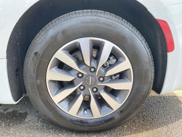 Used 2024 Chrysler Pacifica Limited FWD image 31