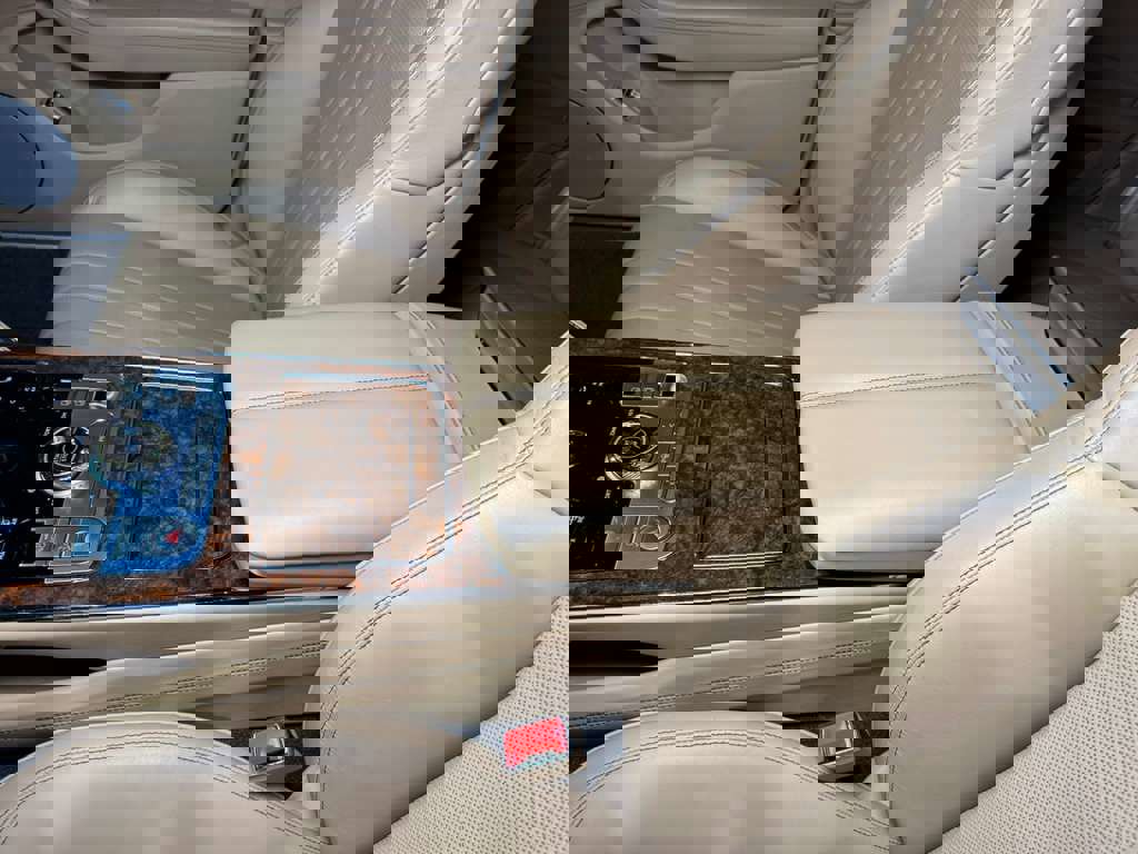 Used 2022 Bentley Flying Spur Plug-In Hybrid image 30