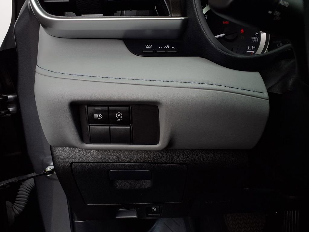 Used 2023 Toyota Highlander L image 14